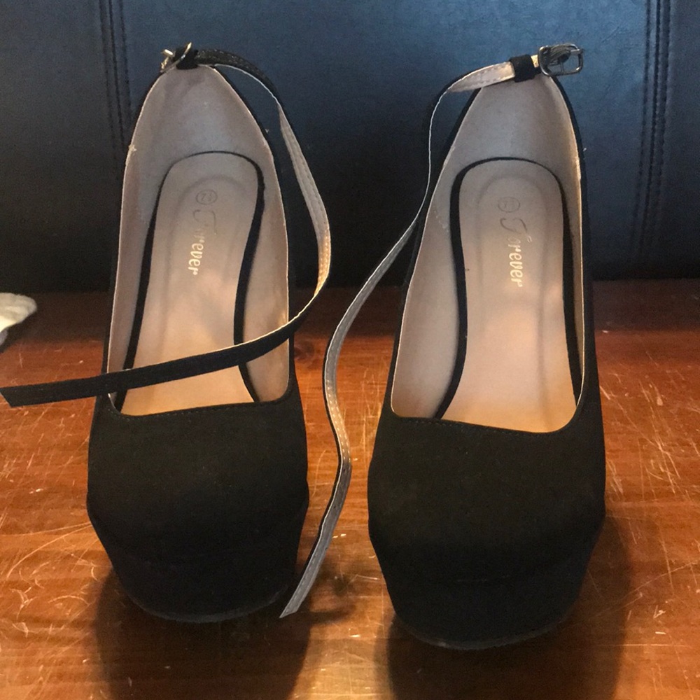 Black wedges